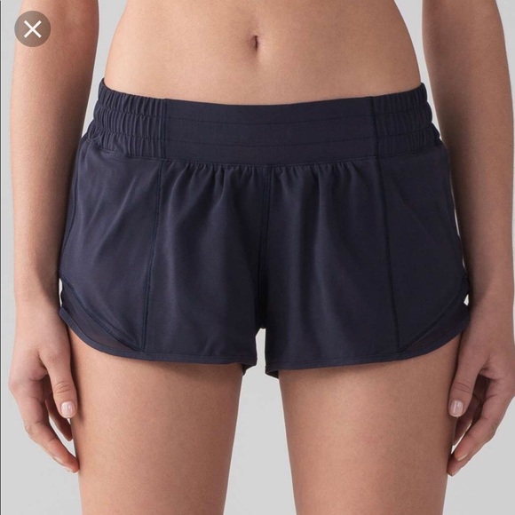 Lululemon hotty hot short 2.5 inches - Picture 3 of 3